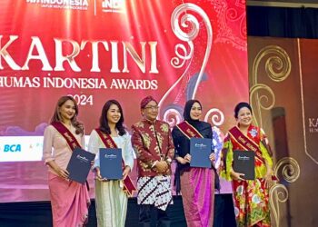 Menginspirasi Lewat Aksi: Emmy Kuswandari Terima Kartini Award 2024