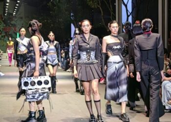 LPTB Susan Budihardjo Mempresentasikan Koleksi SYNKR.ON di JF3 Fashion Festival 2024 