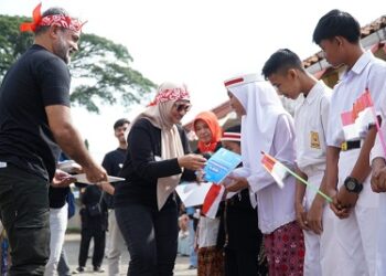 Peringati HUT ke-79 Republik Indonesia, Manajemen dan Karyawan XL Axiata Berbagi di SLB Garut