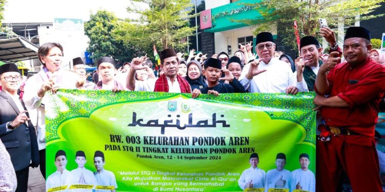 Sambut Pawai Ta’aruf STQ Kelurahan Pondok Aren, Benyamin: Kembangkan Potensi Qori dan Qoriah