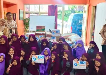 BRI RO Jakarta 2 Peduli Anak Yatim dengan Membagikan Paket Sembako ke Yayasan Mizan Amanah