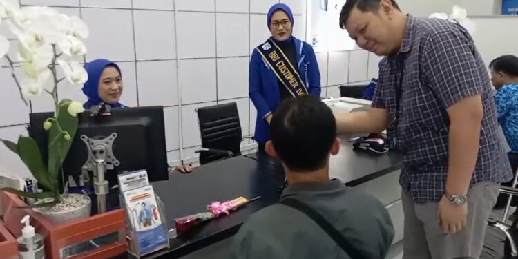 BRI Kanca Bekasi Harapan Indah Berbagi Bingkisan di HPN 2024