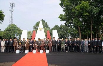 Peringati Hari Pahlawan, Pemkot Tangsel Lakukan Ziarah dan Bagikan Sembako ke Veteran