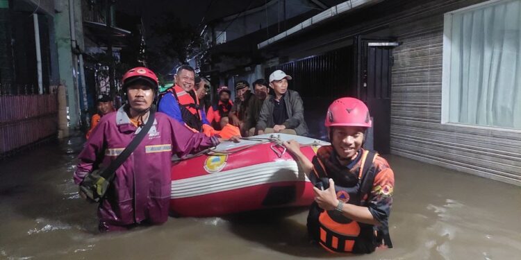 Intensitas Hujan Tinggi, Pemkot Tangsel Perkuat Upaya Tanggap Banjir, dari Evakuasi hingga Bantuan Logistik
