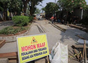 Peningkatan Jalan, Pemkot Tangsel Lakukan Perbaikan di Jalan Masuk Cendana Residence