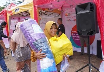 Indosat Ooredoo Hutchison Salurkan Bantuan Kemanusiaan untuk Korban Bencana di Sukabumi dan Cianjur