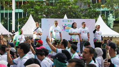 Gerimis Tak Surutkan Ribuan Peserta Meriahkan Tangsel Color & Bubble Run 2024