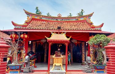 Menemukan Kedamaian di Tengah Kota: Keberadaan Vihara di Tangerang Selatan