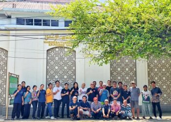 The West Cove Gelar Aksi Peduli Lingkungan: Kerja Bakti Bersihkan Masjid Baiturrahman