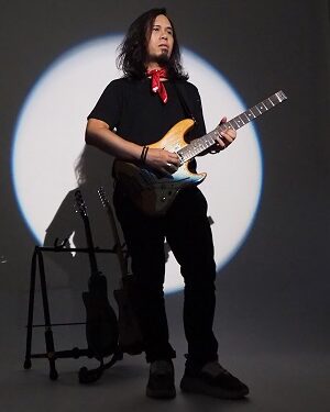 Bhusdeq, Sang Gitaris DRIVE, Meluncurkan Album Solo Perdana “Solivagant”