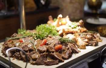 Kemeriahan Royal Iftar : Silaturahmi Buka Puasa Bersama Hotel Santika Premiere Bintaro dengan Corporate dan Media