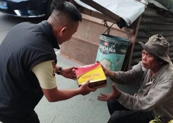 BRI BO Jakarta Menara Brilian Bagi-Bagi Takjil Ramadan