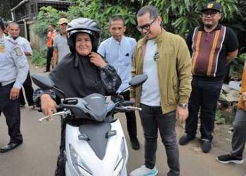 Pilar Gantikan Motor Petugas Kebersihan yang Dicuri Saat Bertugas