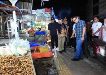 Sidak Pasar Ciputat Malam Hari, Pilar: Kita Pastikan Ini Permanen Penertibannya