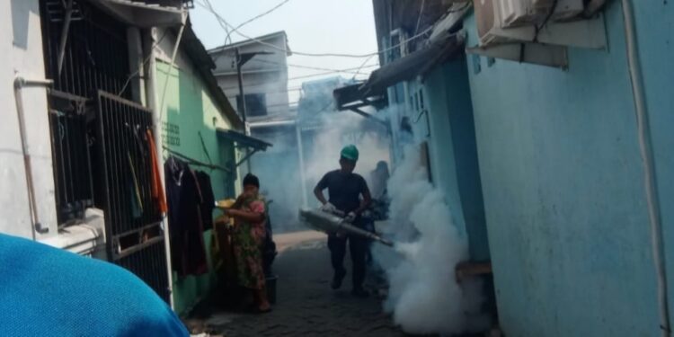 Cegah Wabah DBD, PT Indah Kiat Tangerang Gencarkan Fogging di Wilayah Pemukiman Sekitar Pabrik