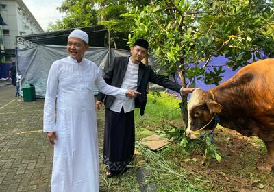 Kurban Sambil Belajar, Al-Azhar BSD Libatkan Siswa dari TK hingga SMA Potong 15 Sapi