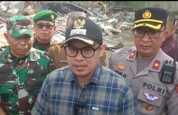 Pemkot Tangsel Tertibkan Bangunan Liar di Roxy Ciputat
