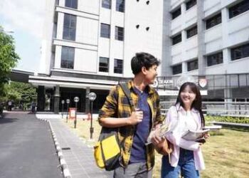 Program Gelar Ganda Bisnis dan Computer Science di DLI: Batu Loncatan Menuju Kesuksesan Internasional