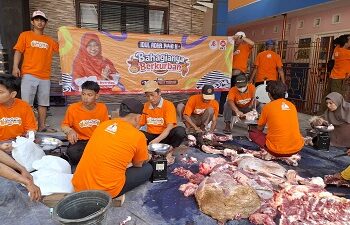 Memaknai Idul Adha, Anis Salurkan Hewan Qurban dan Ajak Warga Membangun Budaya Berbagi