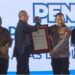 Penyerahan Penghargaan kepada Kapolri Jendral Listyo Sigit dari ITUC.
