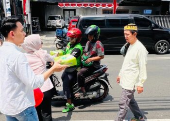 BRI BO Jakarta Radio Dalam Berbagi Jumat Berkah ke Masyarakat Sekitar
