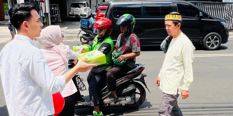 BRI BO Jakarta Radio Dalam Berbagi Jumat Berkah ke Masyarakat Sekitar