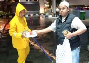 BRI BO Jakarta Menara BRILiaN Berbagi Jumat Berkah ke Warga Sekitar