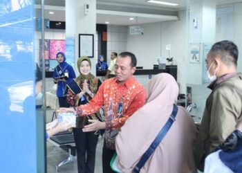 Meriahkan HPN 2025, BRI KC Depok Berbagi Bingkisan ke Nasabah