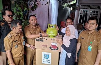 Pemkot Tangsel Kembali Salurkan Bantuan dan Tanggung Biaya Rumah Sewa Warga Terdampak Ledakan di Pamulang