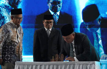 Dilantik Sebagai Rektor, Desri Arwen Targetkan Fakultas Kedokteran dan Google Reference University