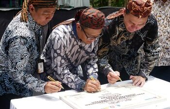 Majelis Taklim XLSMART Resmikan Wakaf JEMARI (Jembatan Amal Jariyah) di Sukabumi