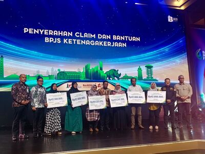 Gubernur Banten Andra Soni Serahkan Santunan BPJS Ketenagakerjaan