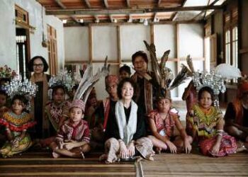 Dari Kapuas Hulu ke Jakarta Fashion Week 2026: Yayasan Kawan Lama Bawa Tenun Dayak Iban ke Panggung Nasional