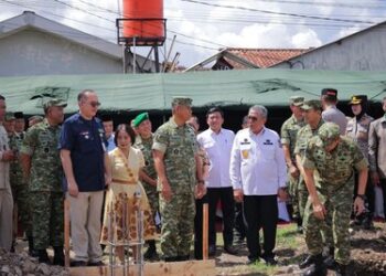 Benyamin Dampingi Wakil Panglima TNI Tinjau Pembangunan Gerai Koperasi Merah Putih di Tangsel
