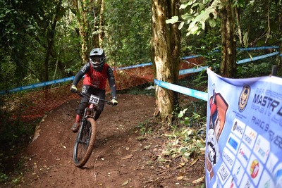 Adu Nyali di Gunung Pinang! Shredding Series – Master Downhill Final 2025 Panaskan Dunia Downhill Indonesia