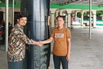 BRI Bekasi Siliwangi Salurkan Bantuan Dana Bapekis