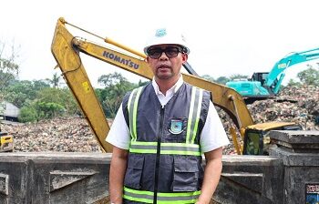 Pemkot Tangsel Lakukan Perapihan Sementara Tumpukan Sampah dan Penyemprotan Anti Bau Kadis LH: Kami Mohon Dukungan dari Warga