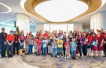 Atria Hotel & Residences Gading Serpong Gelar Christmas Tree Lighting Bersama Anak-Anak Yayasan Sosial Tangan Kasih