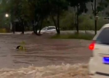 Jalan Menuju Anyer Tergenang Saat Hujan, Citra Pariwisata Banten Disorot