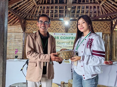 “The Story of Buniayu” Mengangkat Desa Buniayu sebagai Sentra Anyaman Bambu ke Ranah Internasional