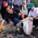 Menteri LH Bersama Benyamin-Pilar Bersihkan Sampah di Jalan Raya Serpong Tangsel