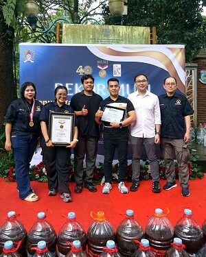 Gandeng GEMABUDHI, Flavor Bliss Alam Sutera Tuangkan 7.000 Liter Eco Enzyme ke Sungai Jeletreng