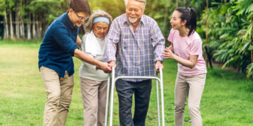 Lansia Diminta Prioritaskan Pencegahan Jatuh untuk Kurangi Risiko Patah Tulang