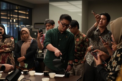 Sambut Moment Hari Kartini, Roemah Koffie Hadirkan Kampanye “Women of Purposeful Light”