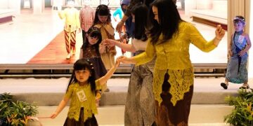 Atria Hotel Gading Serpong Sukses Gelar Fashion Show Ibu dan Anak Bertema Kartini