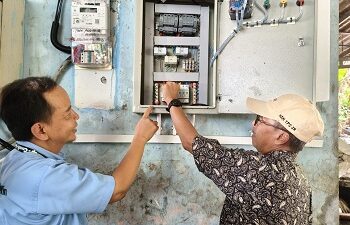 PT IKPP Tangerang Serahkan PLTS Rooftop 8.000 Wattpeak ke TPST 3R Batan Indah