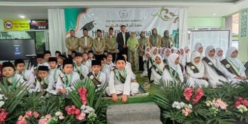 Wisuda Perdana SDIT Quran Mumtaz Robbani, Luluskan Siswa dengan Hafalan hingga 15 Juz