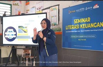 Astra Life Salurkan Donasi dan Gelar Seminar Literasi Keuangan di Cikande