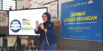 Astra Life Salurkan Donasi dan Gelar Seminar Literasi Keuangan di Cikande