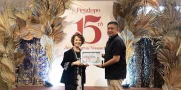 Pendopo Rayakan 15 Tahun Perjalanan, Hadirkan Koleksi Jejak Baru Limbah Wastra Bersama Adrie Basuki dan Yongki Komaladi